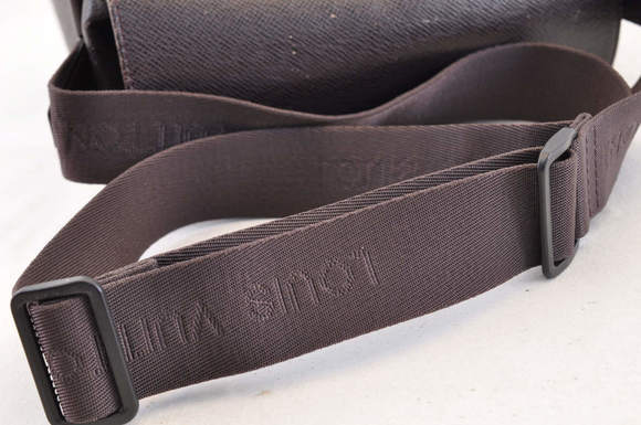 LOUIS VUITTON Yaranga Shoulder Bag - Picture 16 of 16